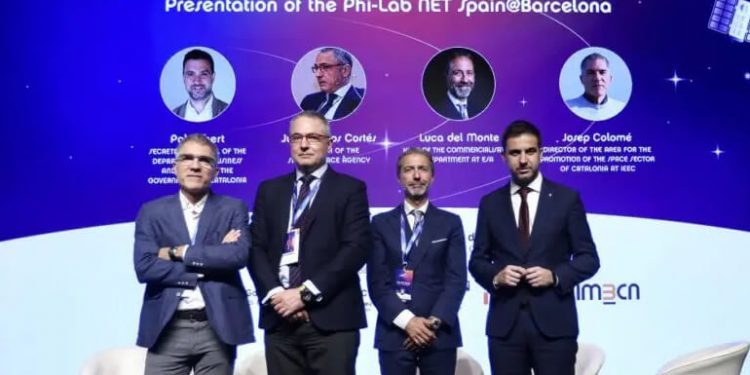 De izquierda a derecha, Josep Colomé, director del Área de Promoción del Sector Espacial de Catalunya en el IEEC, Juan Carlos Cortés, director de la Agencia Espacial Española y vicepresidente del Consejo de la ESA, Luca del Monte, responsable del Departamento de Comercialización de la ESA, y Pol Gibert, secretario general del Departamento de Empresa y Trabajo de la Generalitat de Cataluña.