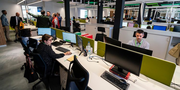 Binter inaugura las modernas oficinas del hangar de Binter Technic en Gran Canaria
