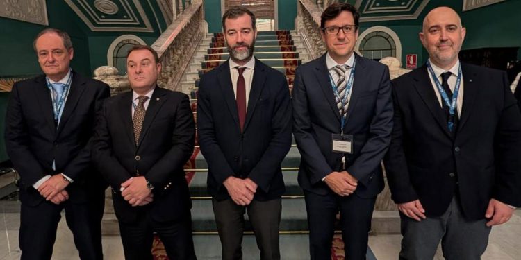 De izquierda a derecha, Enrique Maurer (ENAIRE), Carlos San José (COPAC), Benito Núñez (Ministerio), Antonio Alonso (APROCTA) y Razvan Ularescu (EUROCONTROL).