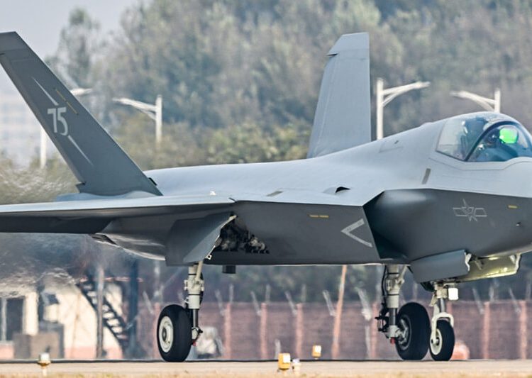 El caza furtivo J-35A hace su debut en la Airshow China 2024