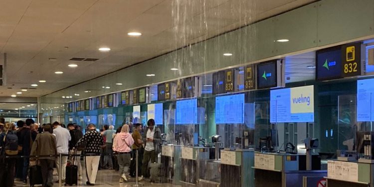 Inundaciones y cancelaciones en el aeropuerto barcelonés de El Prat