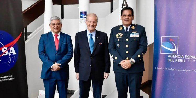 La Nasa y Perú acuerdan estudiar una posible campaña de lanzamiento de cohetes sonda
