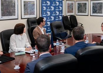 La ministra Diana Morant visita el Centro de Satélites de la UE en Torrejón