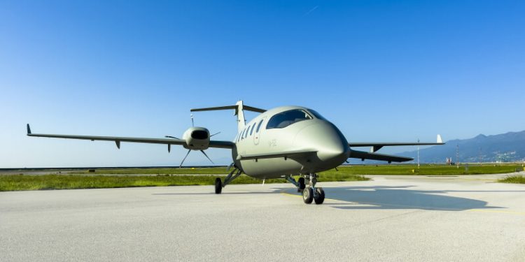Piaggio Aerospace entrega tres P.180 Avanti EVO+ a la Fuerza Aérea Italiana