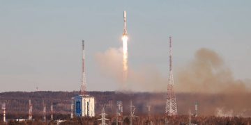 Roscosmos lanzó dos satélites heliogeofísicos Ionosfera- M y otros 53 más