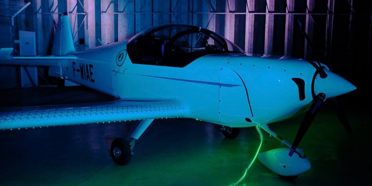 El avión de entrenamiento eléctrico Integral E realiza su vuelo inaugural