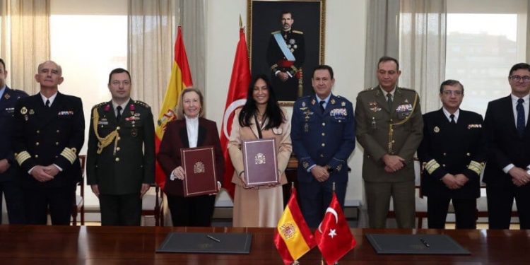 Turquía e España colaborarán en el proyecto de avión de entrenamiento
