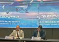 Alberto Pietro Berruti (izquierda), vicepresidente senior de Ventas de Leonardo Aircraft Division; y Carlos Fernández de la Peña (derecha), consejero delegado de Telespazio Ibérica.