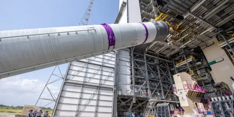 El núcleo central y los propulsores del Ariane 6 ya están en su lugar en la plataforma de lanzamiento