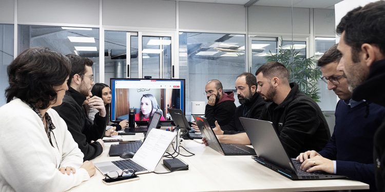 Indaero presenta su nuevo modelo de empresa sin jefes y sorprende con su nueva imagen corporativa