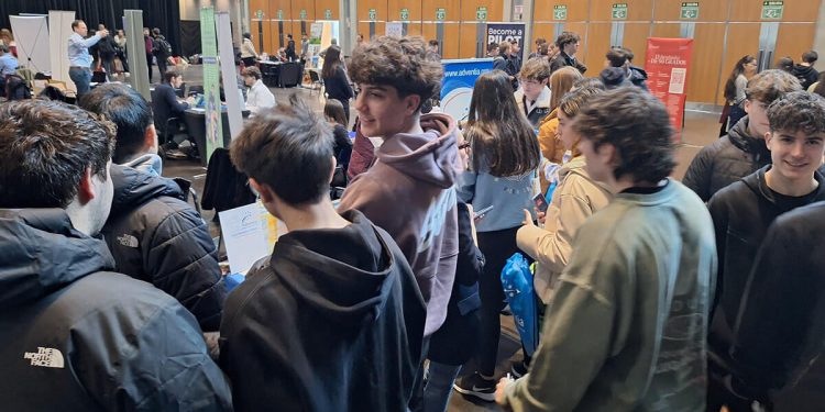 La escuela de pilotos Adventia impulsa vocaciones en UNITOUR