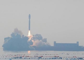 Un cohete Smart Dragon-3 chino lanzó 10 satélites desde el mar
