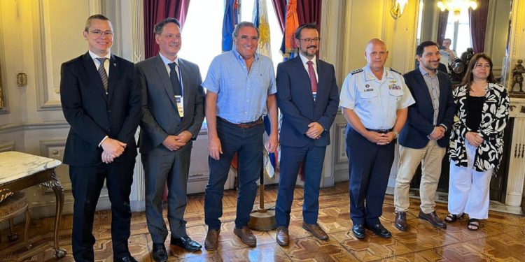 Uruguay compra a Embraer cinco aviones A-29 Super Tucano