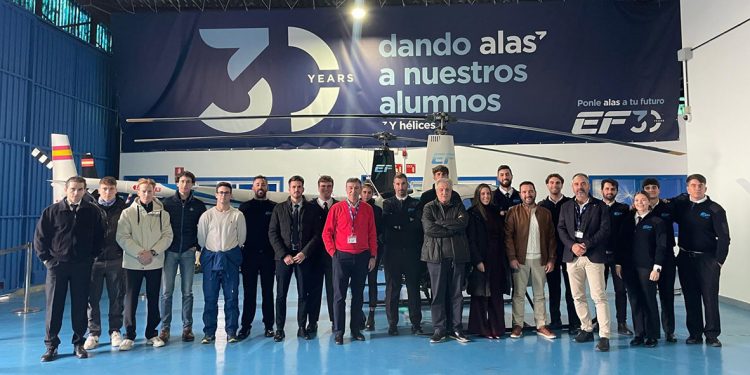 Visita de Avincis al Aeródromo de Cuatro Vientos.jpg