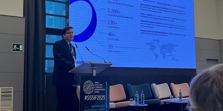 Alexandre Najjar, Managing Consultant de Novaspace, durante su intervención en el congreso SSSIF2025.