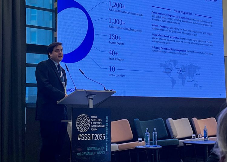 Alexandre Najjar, Managing Consultant de Novaspace, durante su intervención en el congreso SSSIF2025.