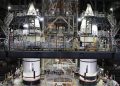 Completan el apilamiento de los dos cohetes impulsores sólidos SLS