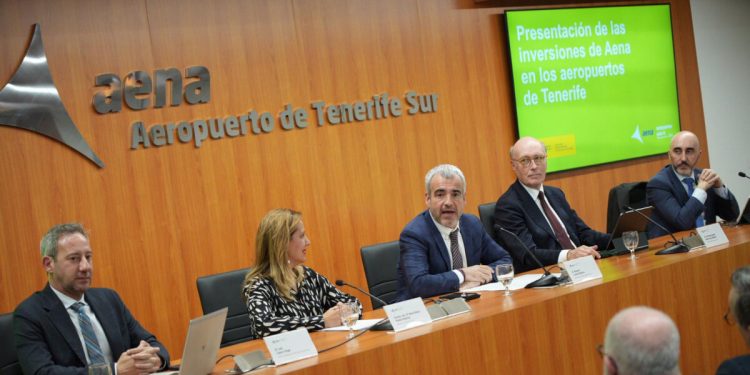 El presidente y consejero delegado de Aena, Maurici Lucena, en un acto celebrado en el aeropuerto de Tenerife Sur.
