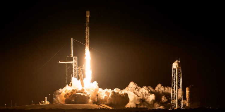 Lanzada hacia la Luna la misión IM-2 con el módulo de aterrizaje de Intuitive Machines
