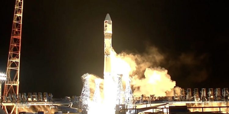 Lanzamiento del cohete ruso Soyuz-2.1v