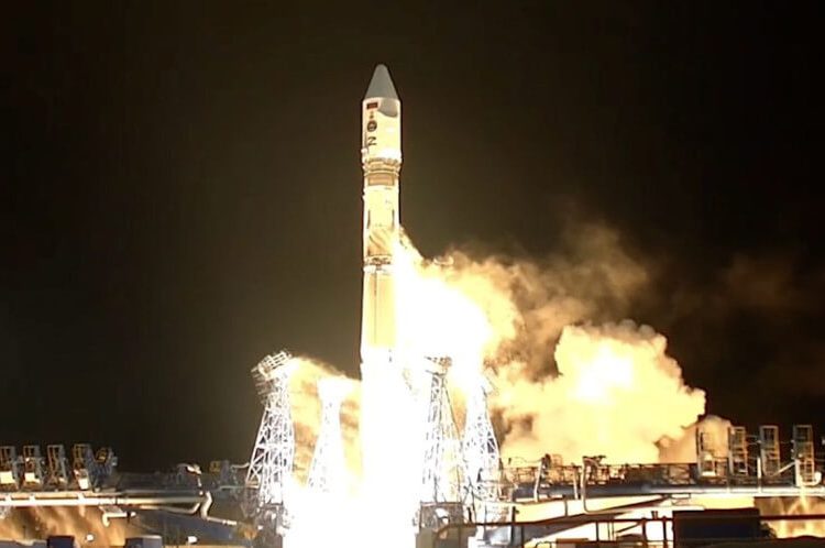 Lanzamiento del cohete ruso Soyuz-2.1v