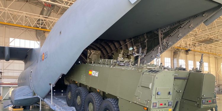 Certificado el aerotransporte del VCR 8X8 Dragón en un A400M
