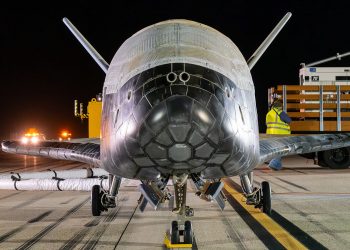 El avión X-37B de la Fuerza Espacial de EEUU concluyó su permanencia de 434 días en órbita