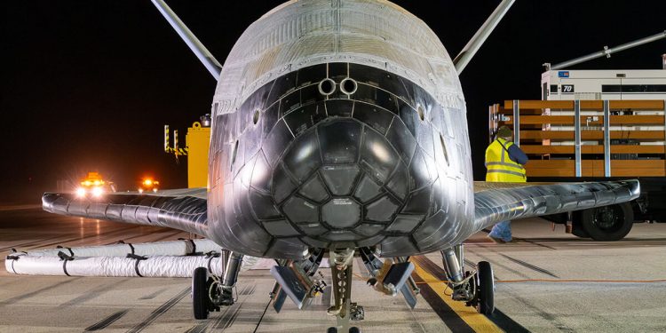 El avión X-37B de la Fuerza Espacial de EEUU concluyó su permanencia de 434 días en órbita