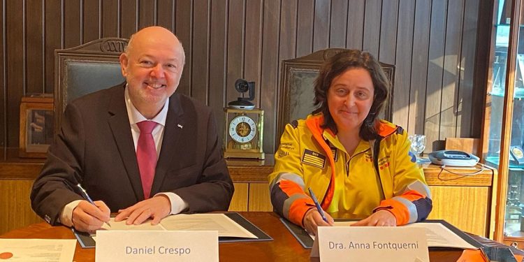 El rector de la UPC, Daniel Crespo, y la directora del SEM, Anna Fontquerni i Gorchs