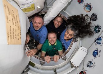 Emprenden su regreso a casa desde la ISS los astronautas de la Starliner con los de la Crew-9