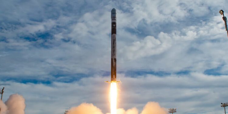 Firefly Aerospace prepara el lanzamiento de Alpha FLTA006 para la nave espacial LM 400 de Lockheed Martin