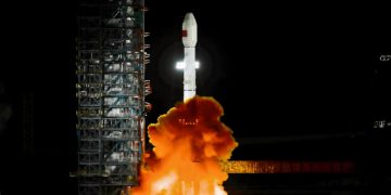China lanza el satélite Tianlian II-05 de retransmisión de datos