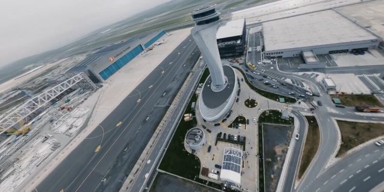 El aeropuerto de Estambul opera con triple pista
