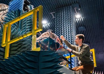 La ESA probó en una cámara sin ecos un nuevo concepto de formación de haz de radio