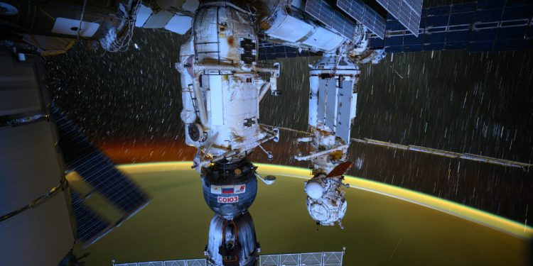 Preparan el regreso de la Soyuz MS-26 con tres astronautas desde la ISS