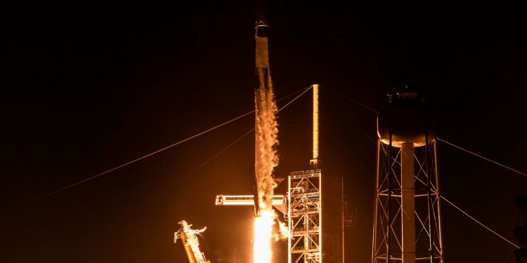 SpaceX lanzó la misión Fram 2 con cuatro tripulantes a una órbita polar