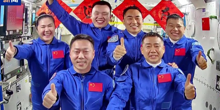 Tres astronautas chinos llegaron a la estación espacial Tiangong