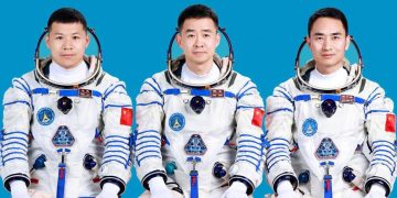 Tres astronautas se disponen a viajar hasta la estación espacial china