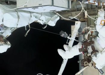 Las astronautas de la Nasa McClain y Ayers regresaron a la ISS tras completar su salida espacial