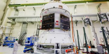 Orion, con el MSE construido por Airbus, dispuesto para la carga de combustible de la misión tripulada Artemisa II
