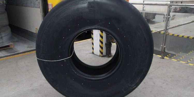 Polonia incauta cinco toneladas de neumáticos para aviones Boeing con destino a Azerbayán remitidos por una empresa española