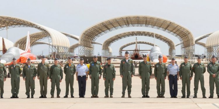 El Rey prueba el Pilatus PC-21, el nuevo avión de entrenamiento, relevo del veterano C-101