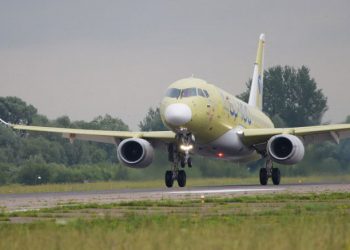 El Superjet ruso con motores PD-8 completa su primer vuelo de largo recorrido