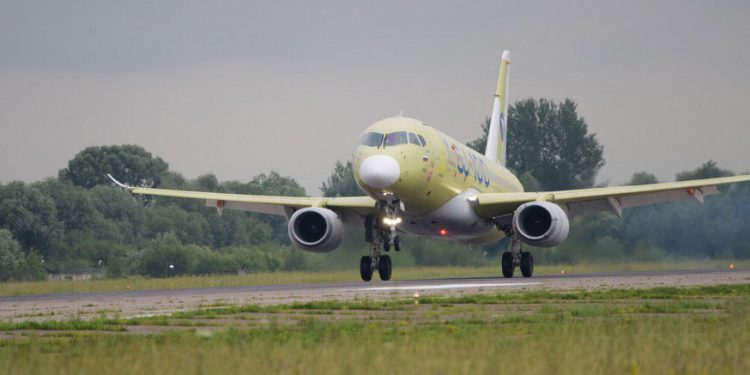 El Superjet ruso con motores PD-8 completa su primer vuelo de largo recorrido