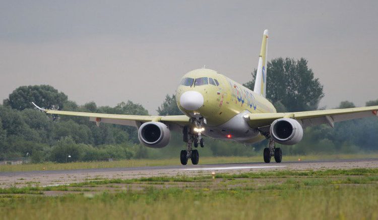 El Superjet ruso con motores PD-8 completa su primer vuelo de largo recorrido