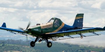 Embraer exhibe en el Salón Agrícola de Bahía su avión fumigador Ipanema 203 