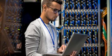 ENAIRE dará una segunda vida a equipos como componentes electrónicos. Fuente: Enaire