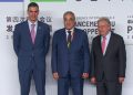 El presidente del Gobierno, Pedro Sánchez, junto al secretario general de Naciones Unidas a su llegada a la IV Conferencia Internacional sobre Financiación para el Desarrollo, en Sevilla.