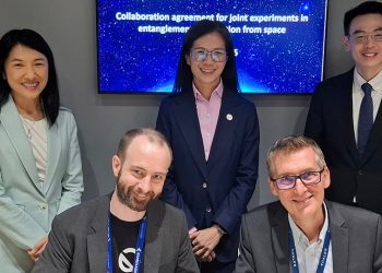 Firma del acuerdo de cooperación entre Thales Alenia Space y SpeQtral