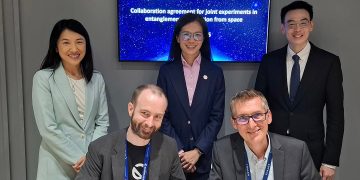 Firma del acuerdo de cooperación entre Thales Alenia Space y SpeQtral